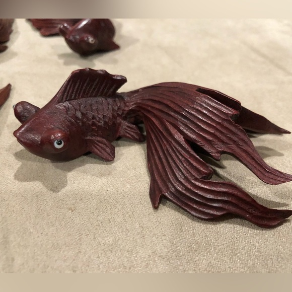 - Small carved Rosewood Fish with Glass eye - Picture 6 of 8